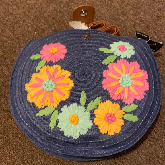 Bueno Handbags - Canteen crossbody purse